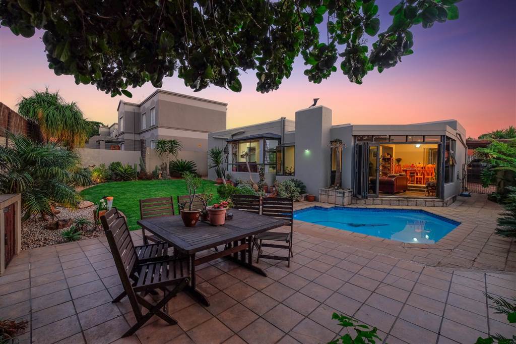 3 Bedroom Townhouse 3 Bedroom Townhouse