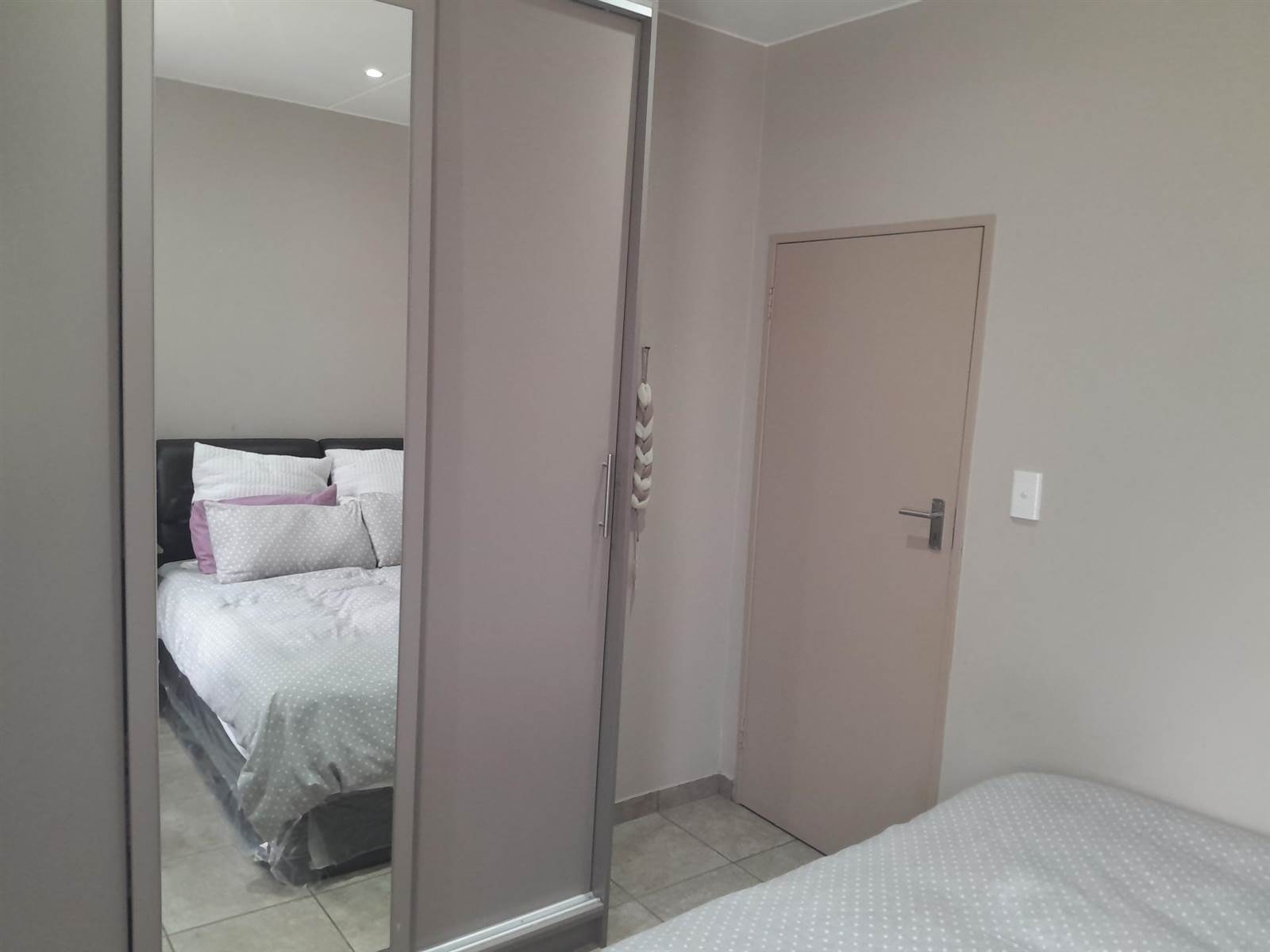 2 Bed Apartment in Ruimsig photo number 17