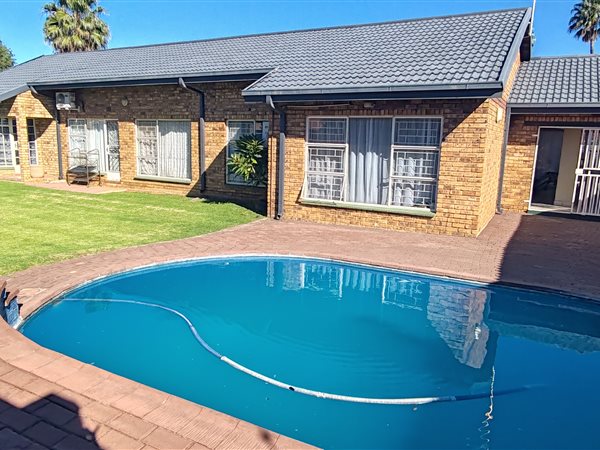4 Bedroom House 4 Bedroom House