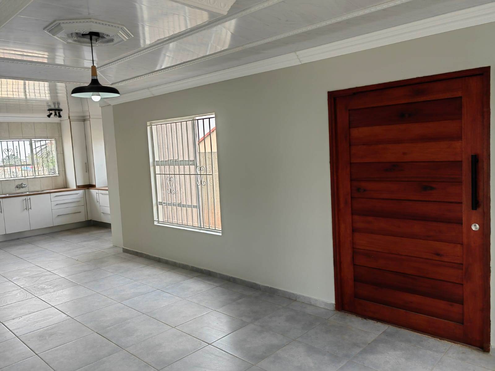 4 Bed House in Lenasia South photo number 6
