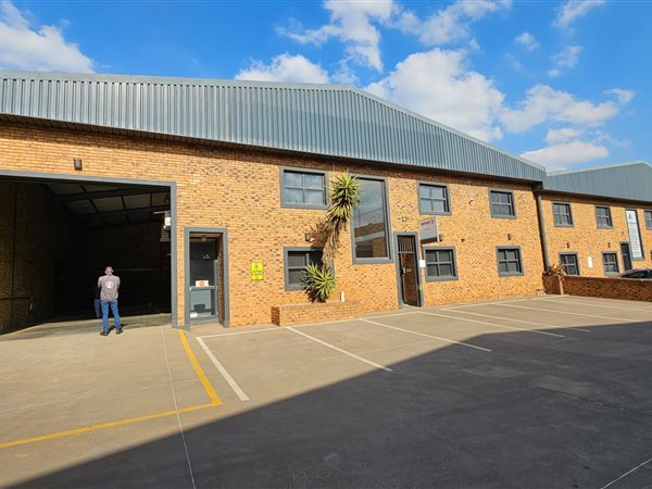 600 m² Industrial space 600 m² Industrial space