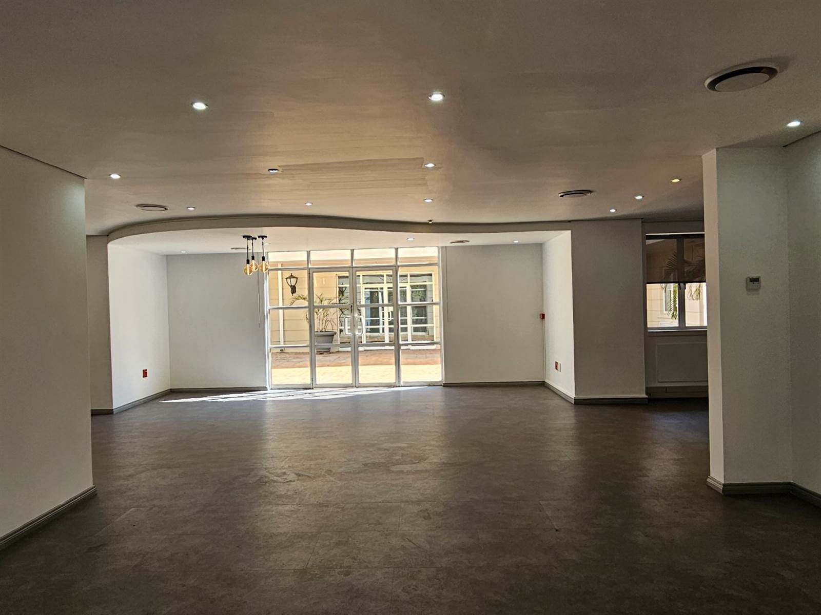 2415  m² Commercial space in Bryanston photo number 3