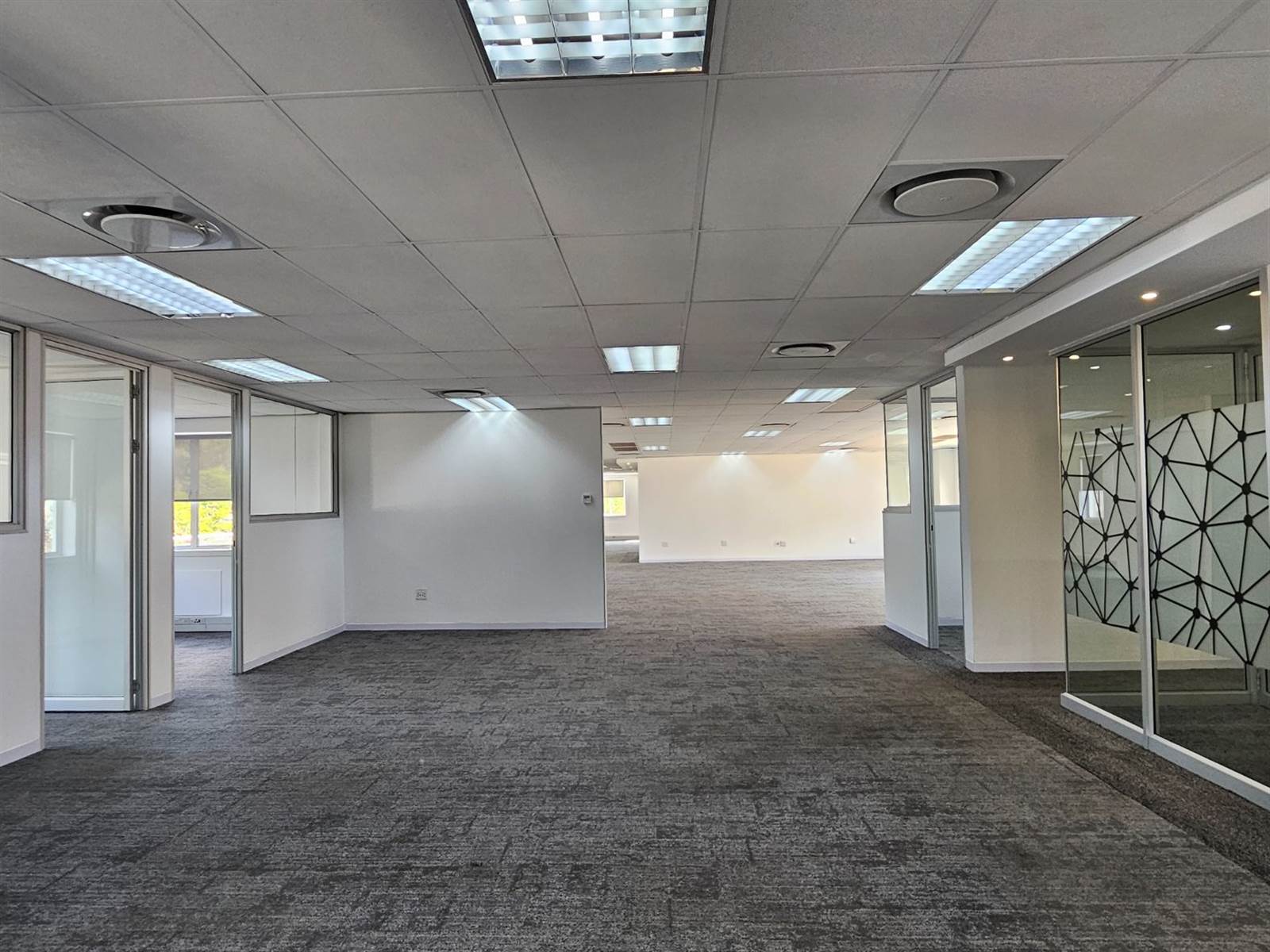 2415  m² Commercial space in Bryanston photo number 16