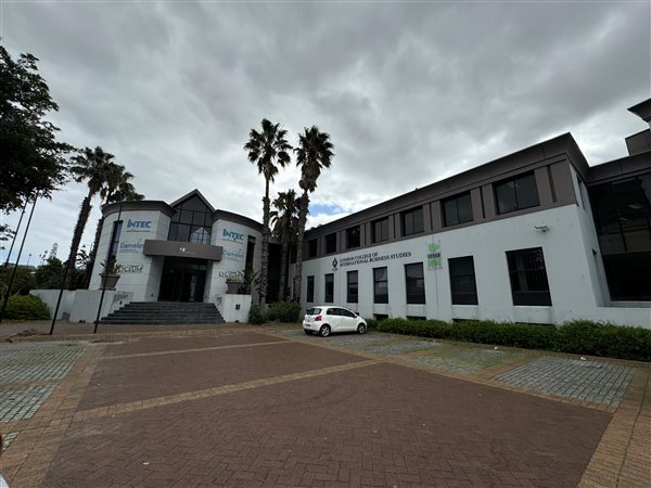 3 132  m² Commercial space