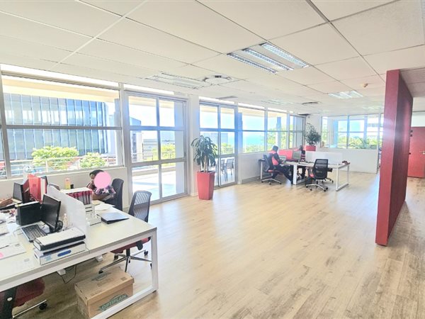 222  m² Office Space