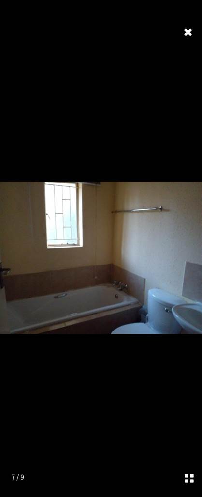 2 Bed Townhouse in Olievenhoutbosch photo number 4