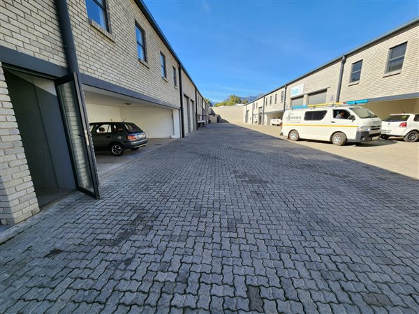 165  m² Industrial space