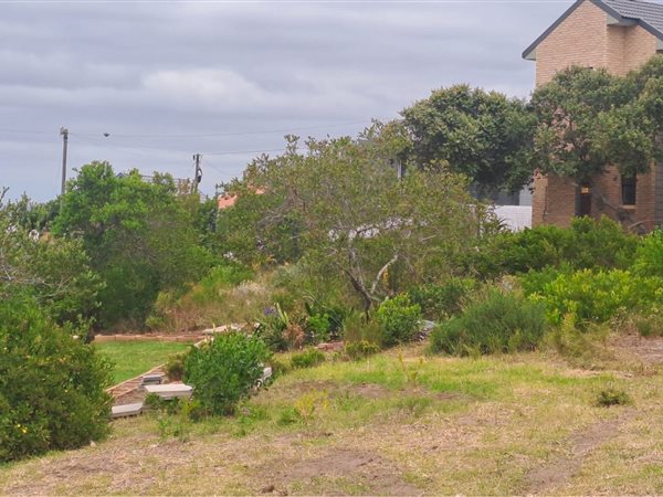 740 m² Land