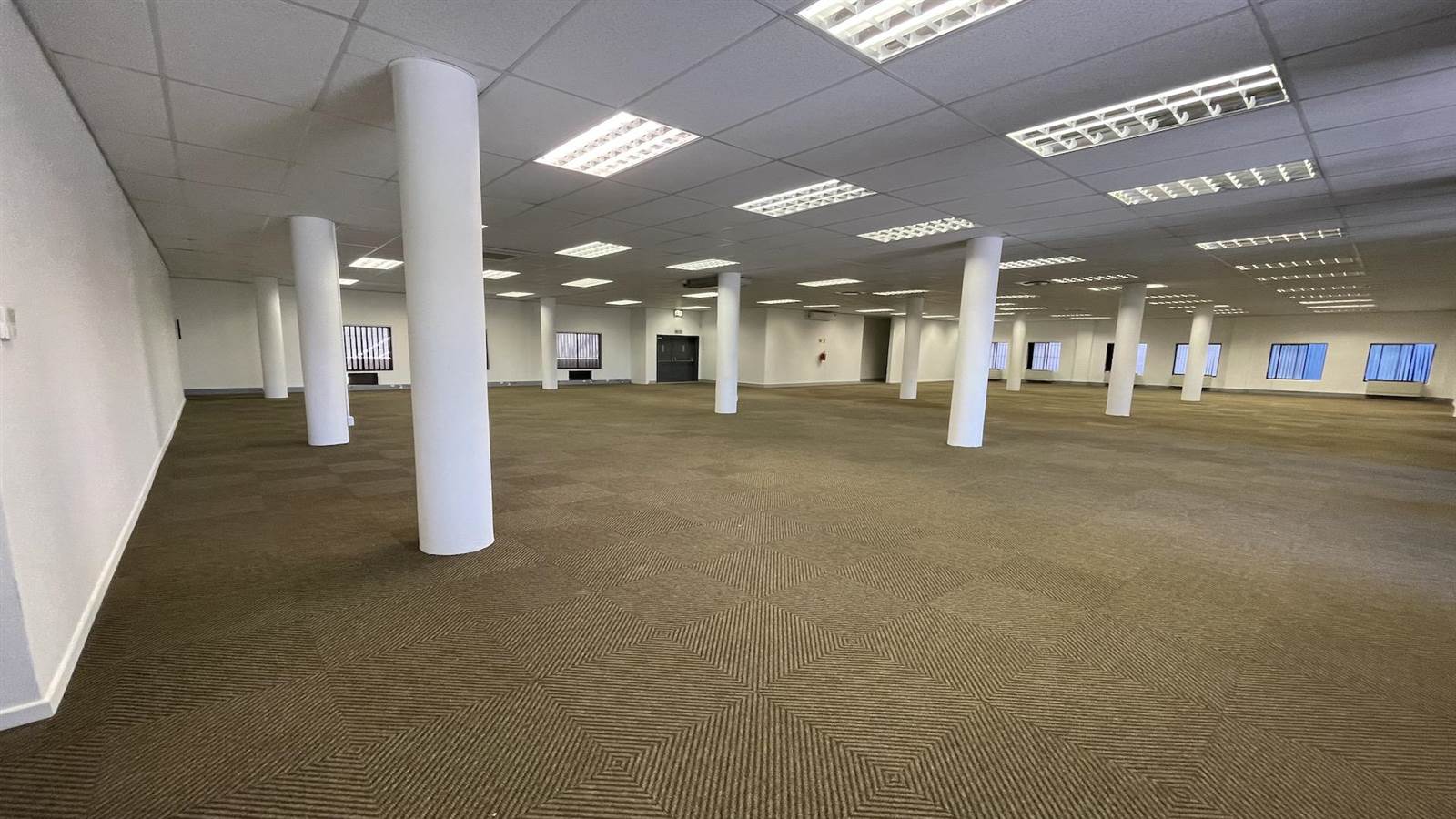 633  m² Commercial space in Tyger Valley photo number 3