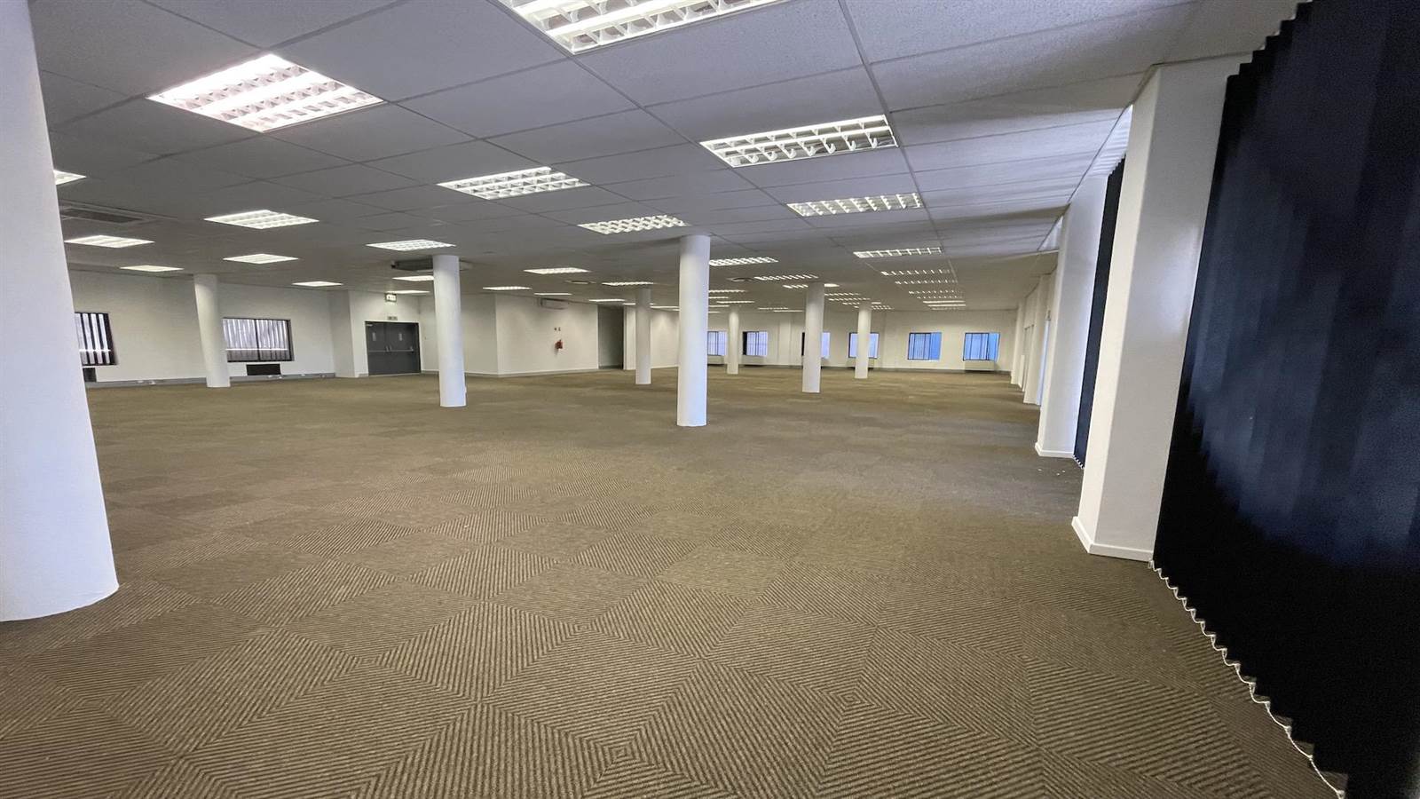 633  m² Commercial space in Tyger Valley photo number 4