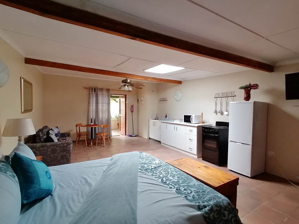 1 Bed Apartment in Stilbaai photo number 2