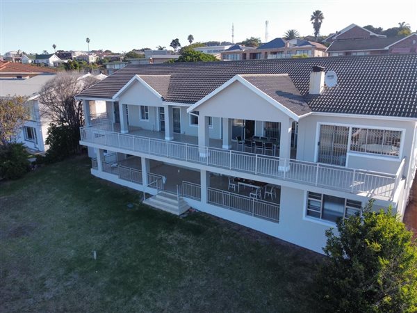 9 Bed House in Jeffreys Bay