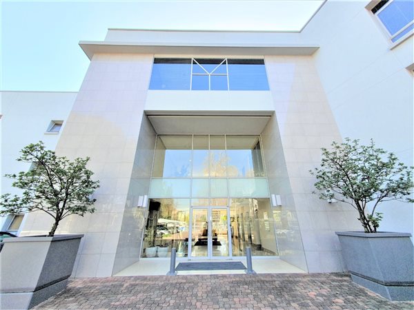 234  m² Office Space in Illovo