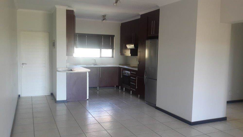 2 Bed Apartment in Sunninghill photo number 3