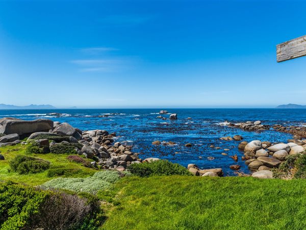 2.7 ha Land available in Simons Town
