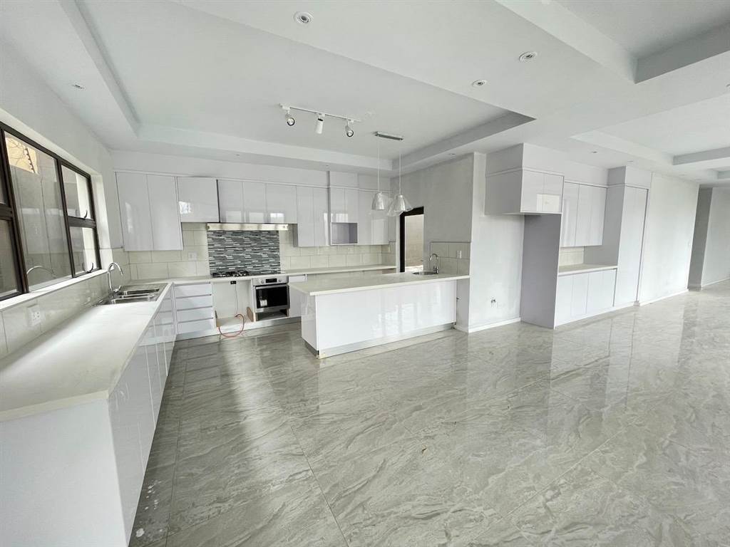 4 Bed Apartment in Bedfordview photo number 24