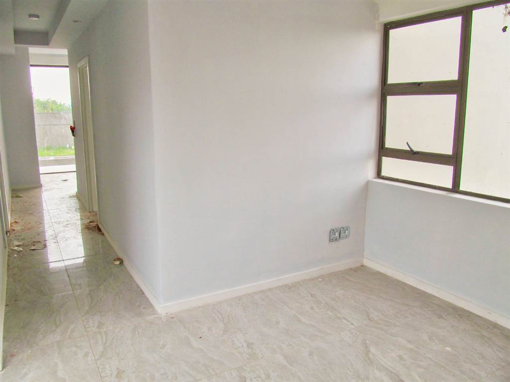 4 Bed Apartment in Bedfordview photo number 2