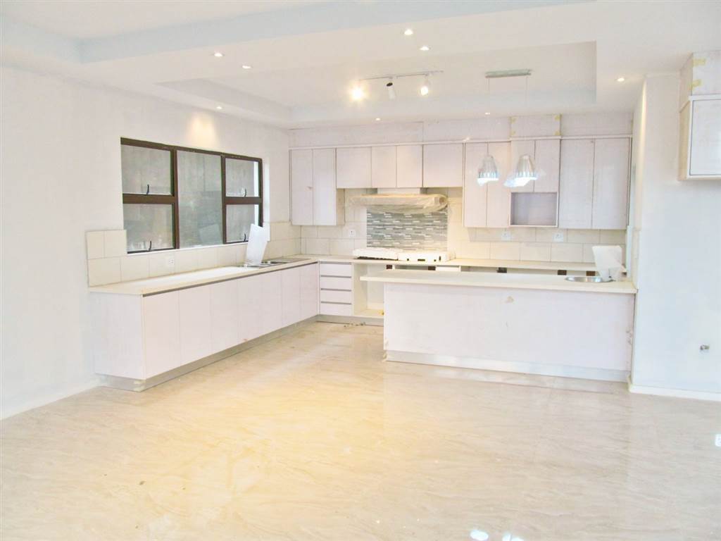 4 Bed Apartment in Bedfordview photo number 14