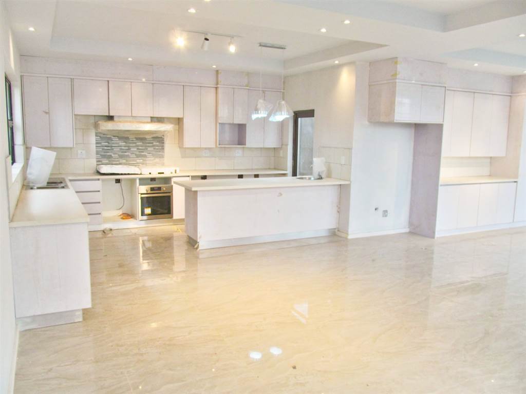4 Bed Apartment in Bedfordview photo number 1