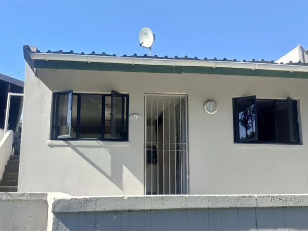 Bachelor apartment in Pinelands