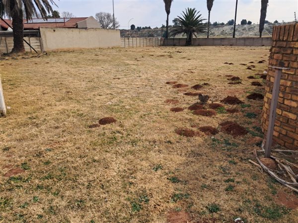 1 145 m² Land