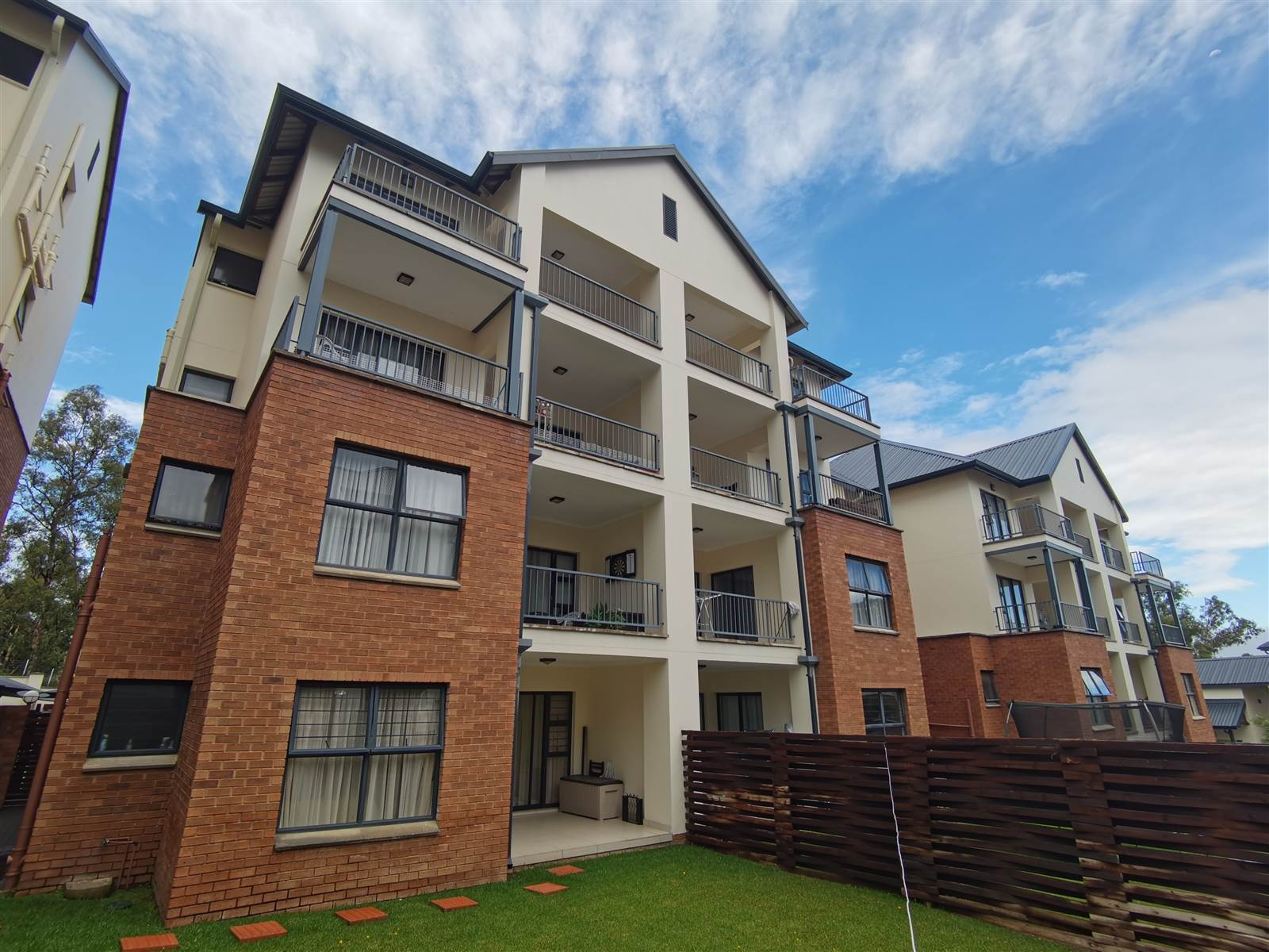 3 Bed Apartment in Kyalami photo number 1