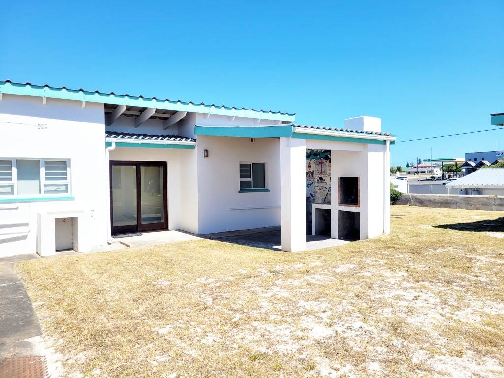 4 Bed House in Struisbaai photo number 28