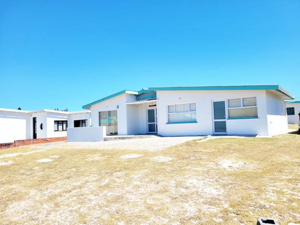4 Bed House in Struisbaai photo number 2