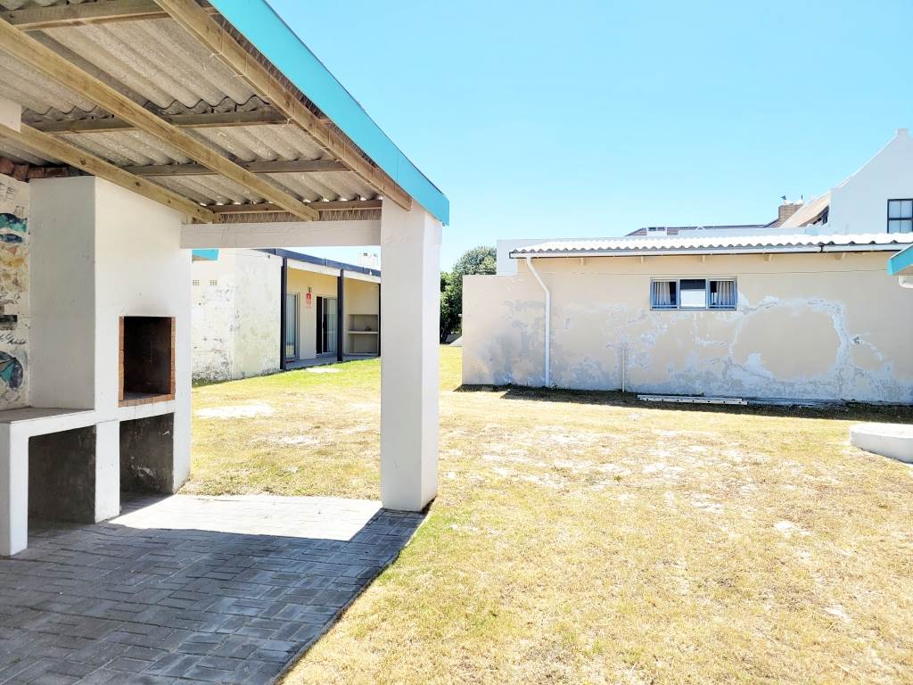 4 Bed House in Struisbaai photo number 24