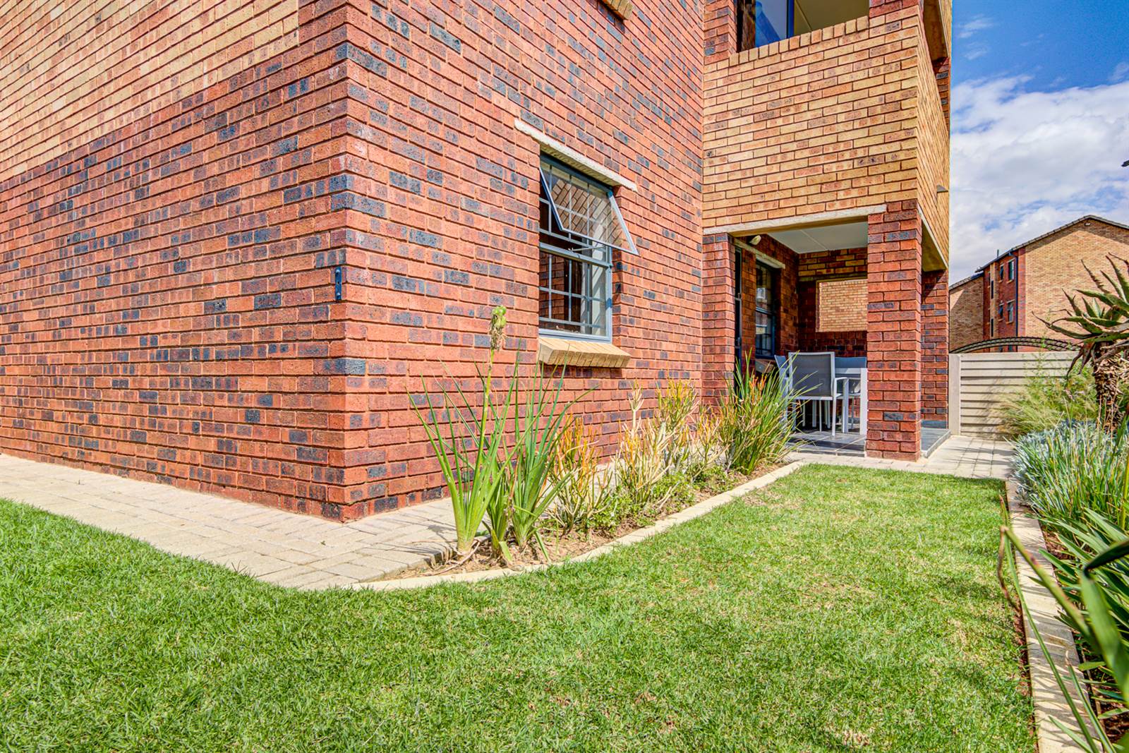 2 Bed Townhouse in Booysens photo number 10