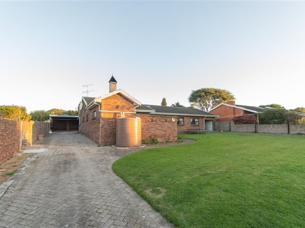 6 Bedroom House 6 Bedroom House