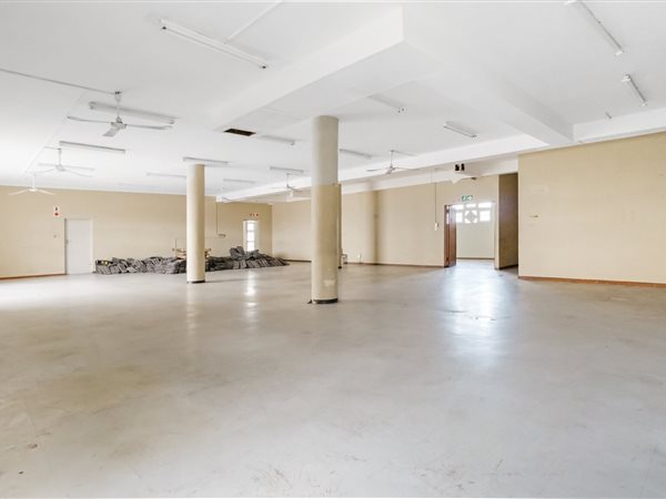 446  m² Commercial space