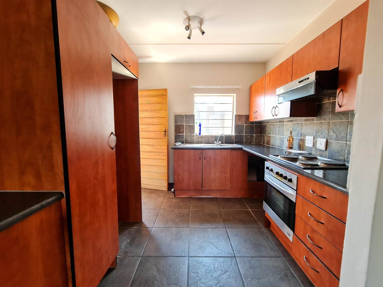 2 Bed Apartment in Sundowner photo number 8