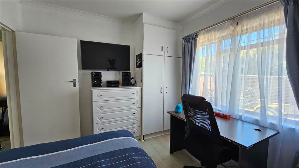 4 Bed House in Fish Hoek photo number 12