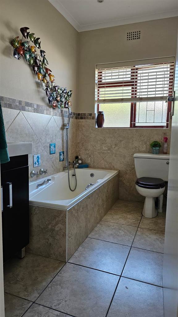 4 Bed House in Fish Hoek photo number 14