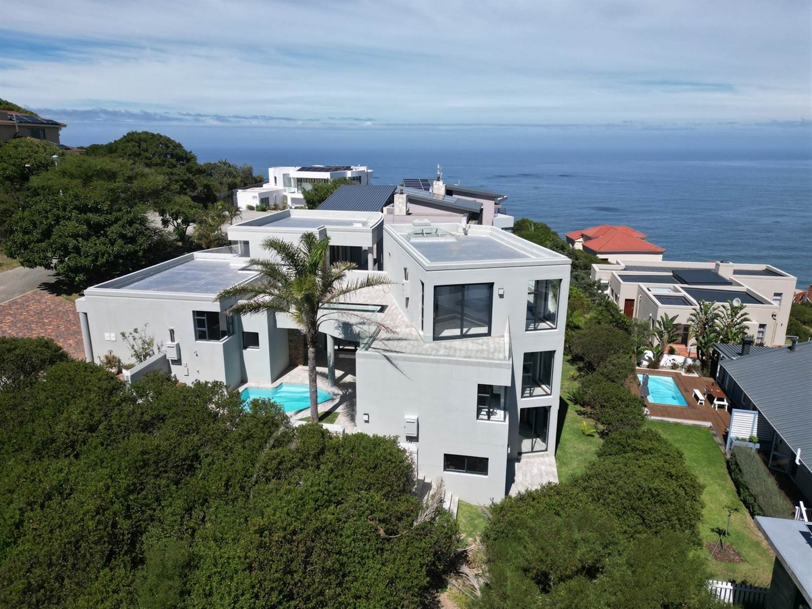 6 Bed House in Brenton on Sea photo number 3