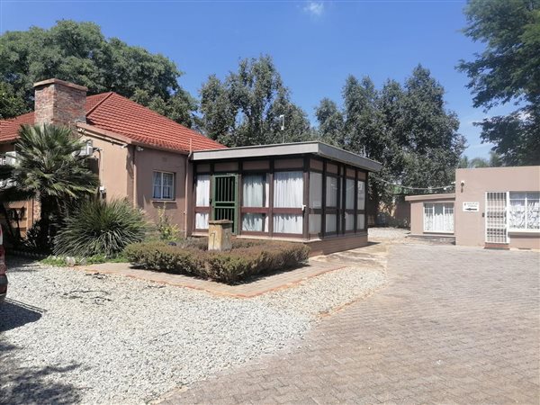 200  m² Commercial space in Rietondale
