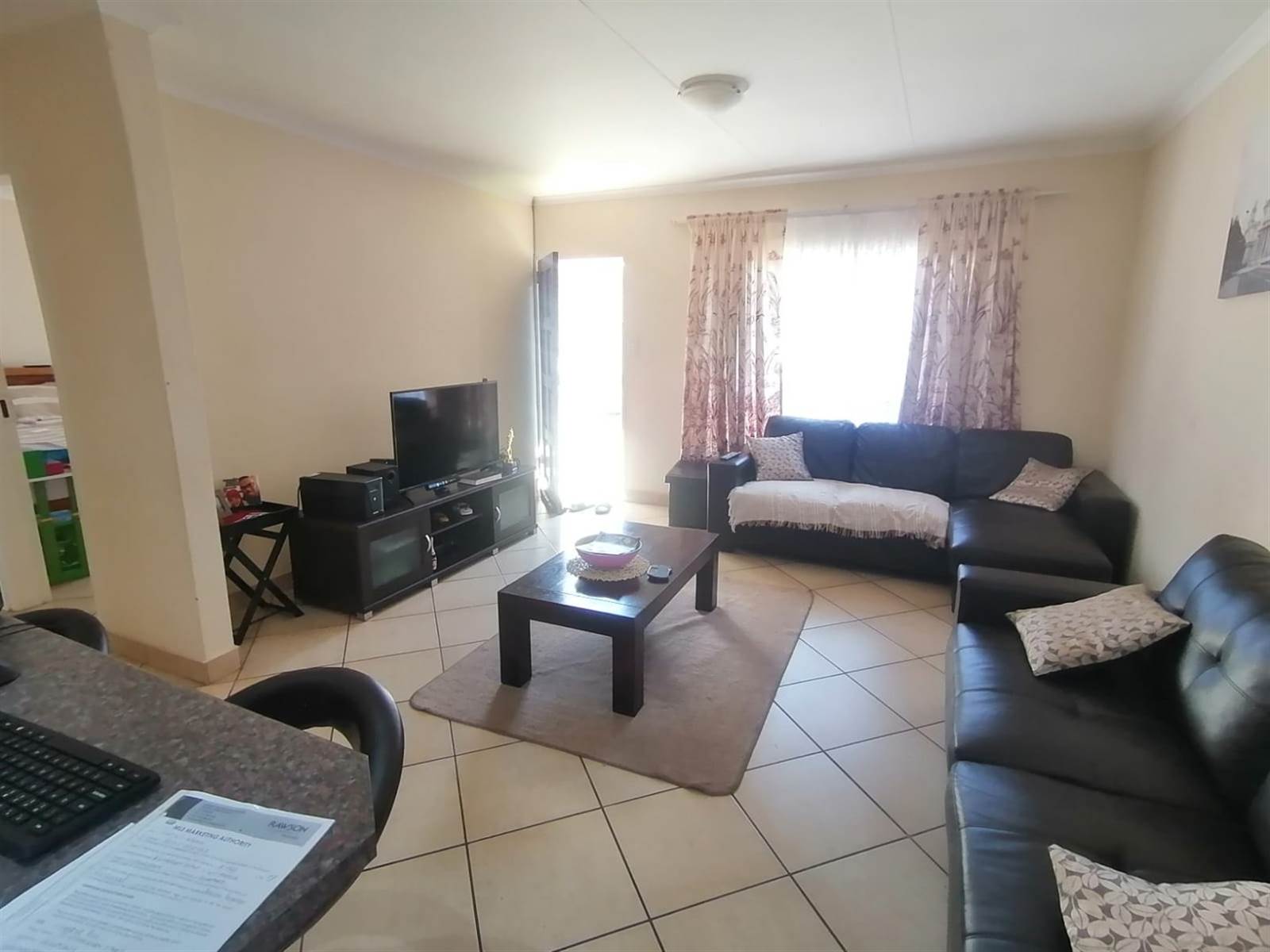 2 Bed Townhouse in Witpoortjie photo number 4