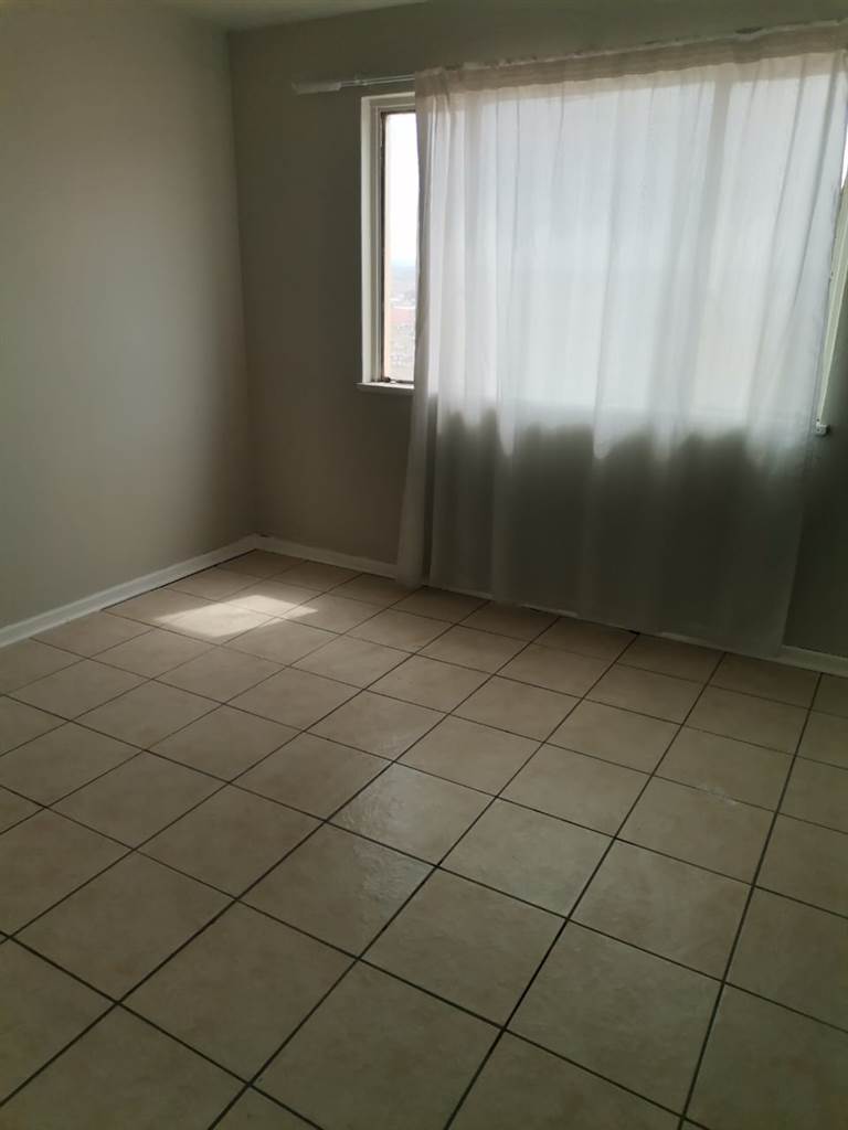 2 Bed Apartment in Algoa Park photo number 7