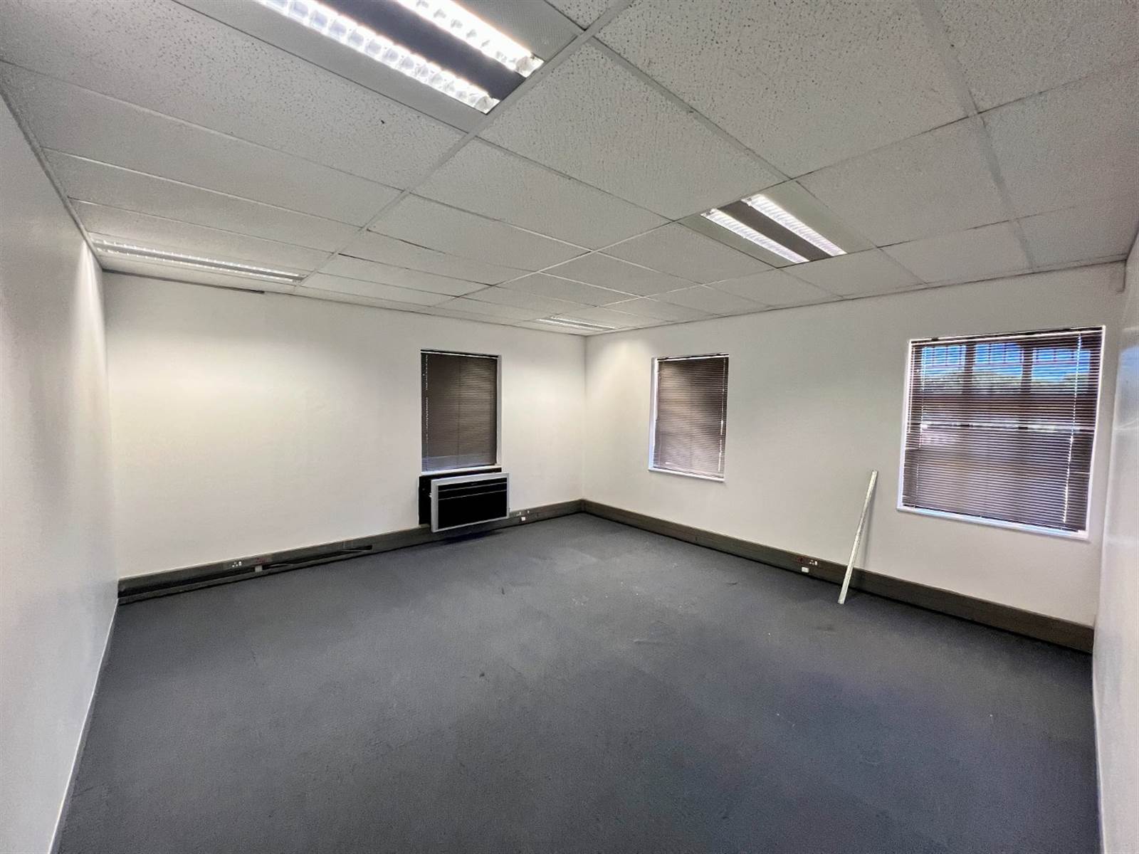 410  m² Commercial space in Epsom Downs photo number 10