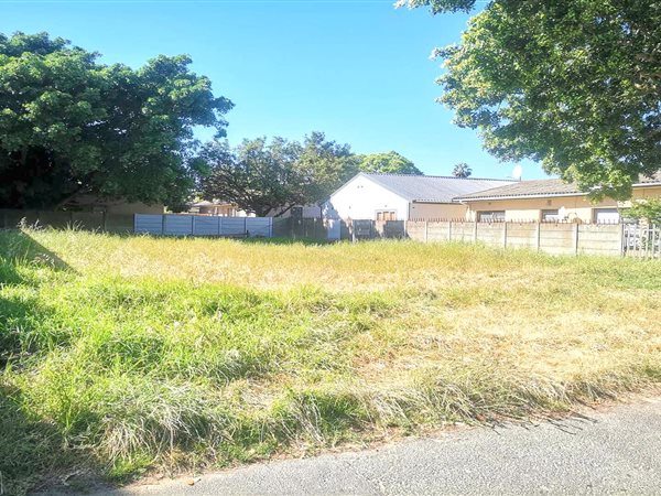 496 m² Land available in Belmont Park