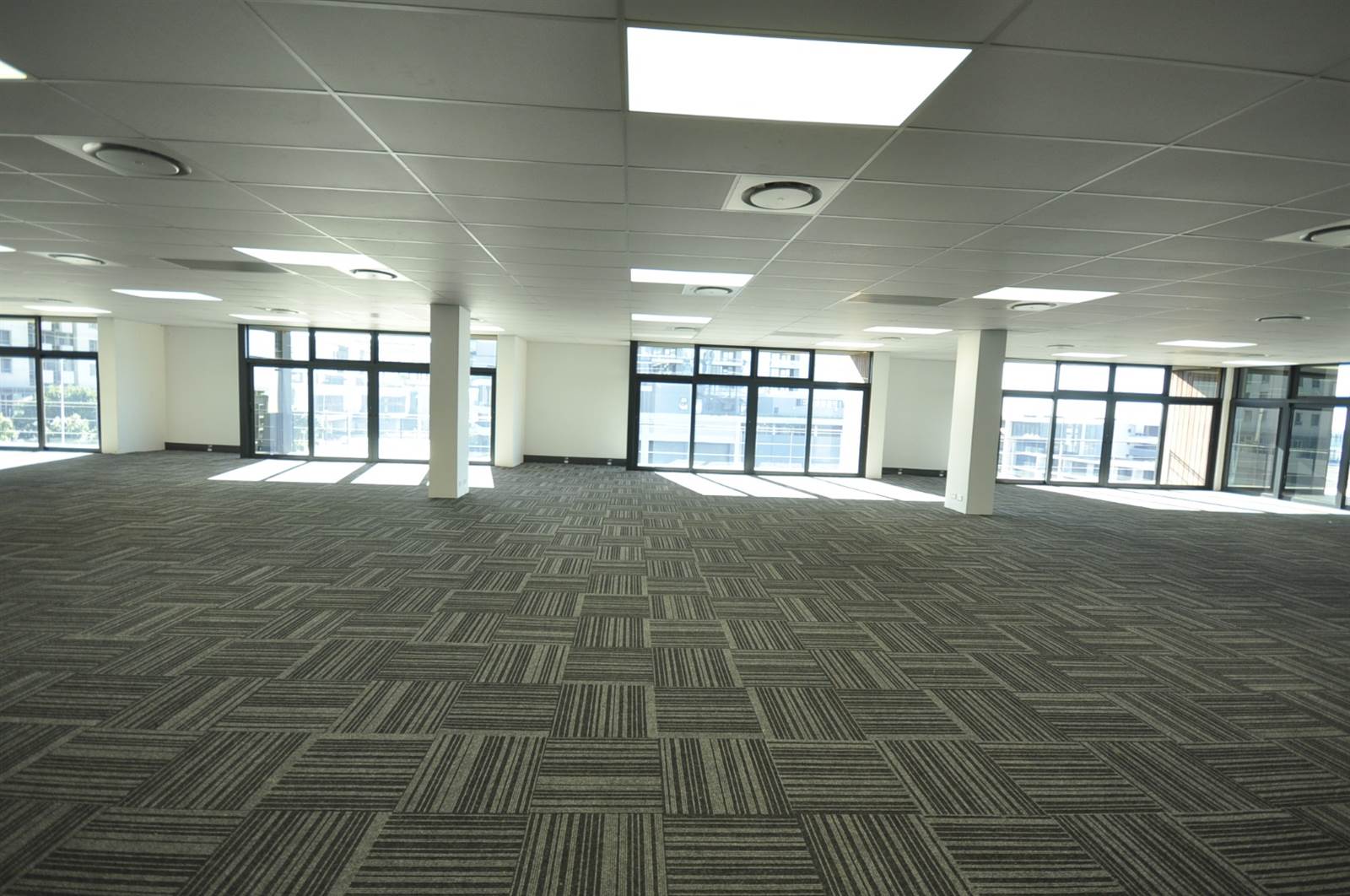 1225  m² Commercial space in Umhlanga Ridge photo number 2