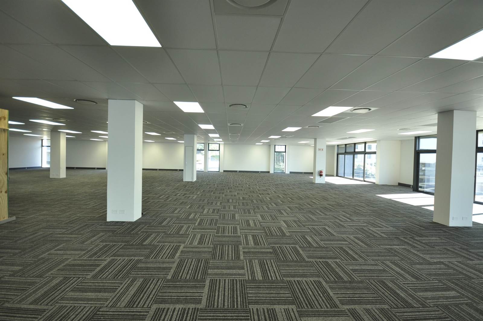1225  m² Commercial space in Umhlanga Ridge photo number 3