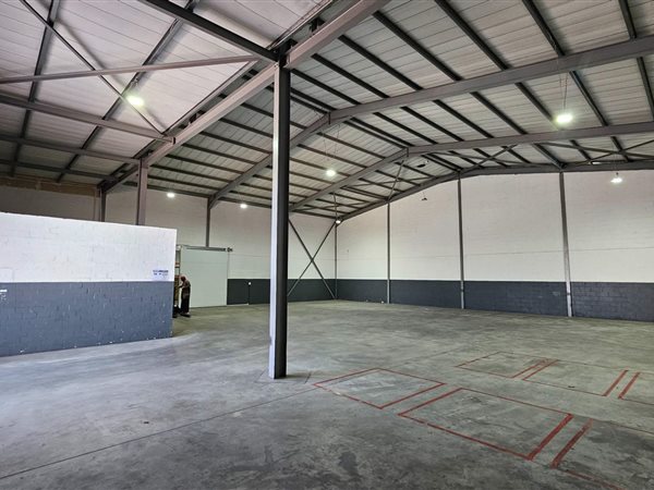 1 350  m² Industrial space