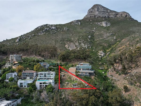 1124 m² Land available in Clifton