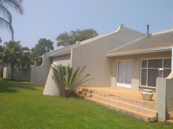 5 Bed House in Flora Park