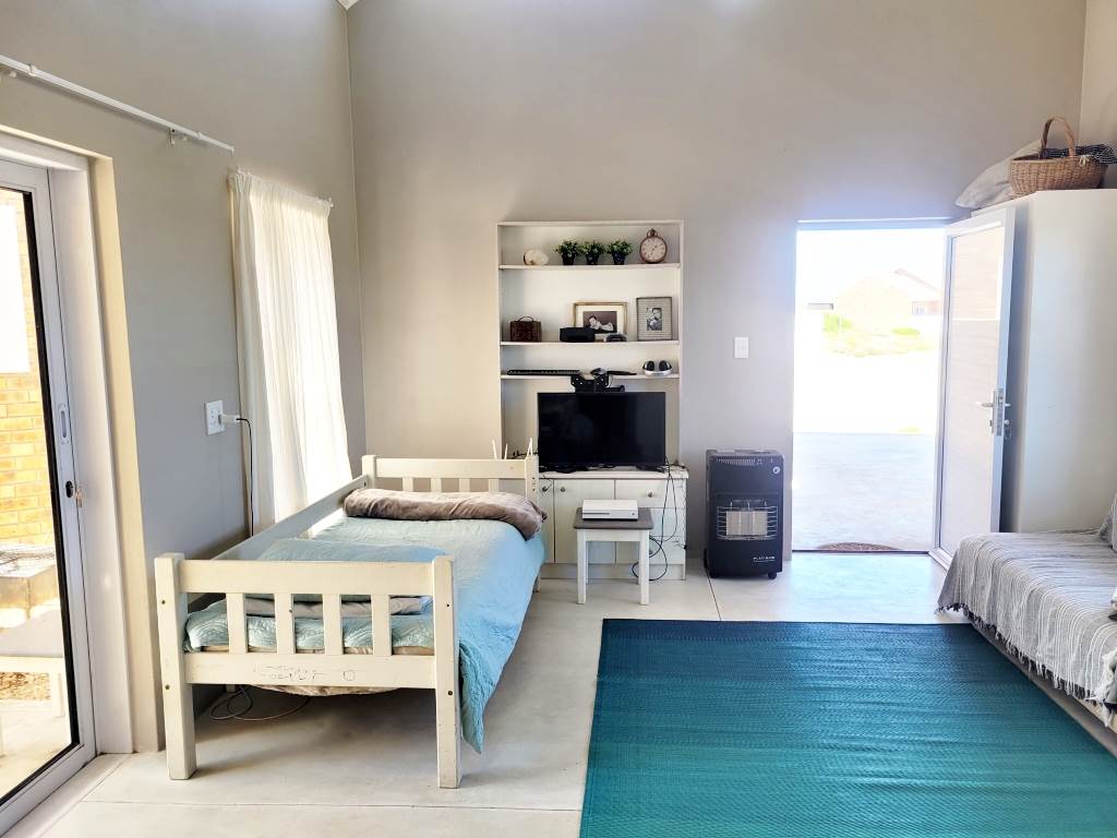 1 Bed Flat in Struisbaai photo number 3