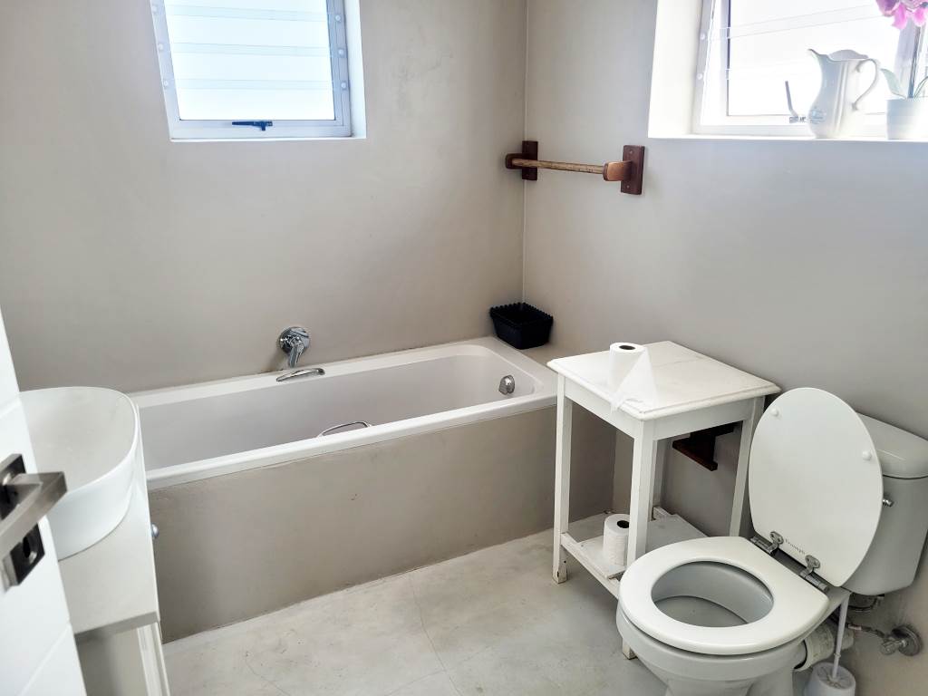 1 Bed Flat in Struisbaai photo number 12