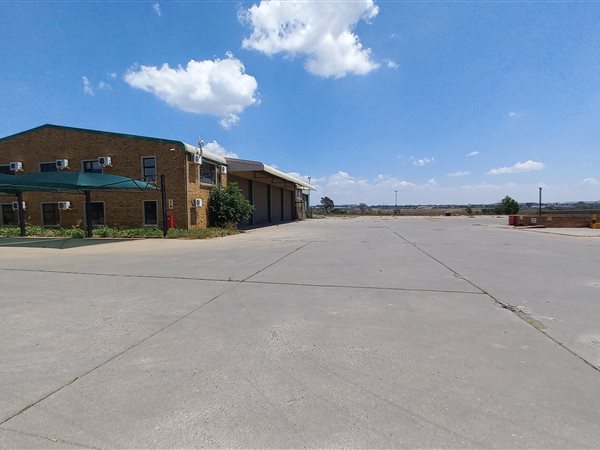1688  m² Industrial space in Brentwood Park