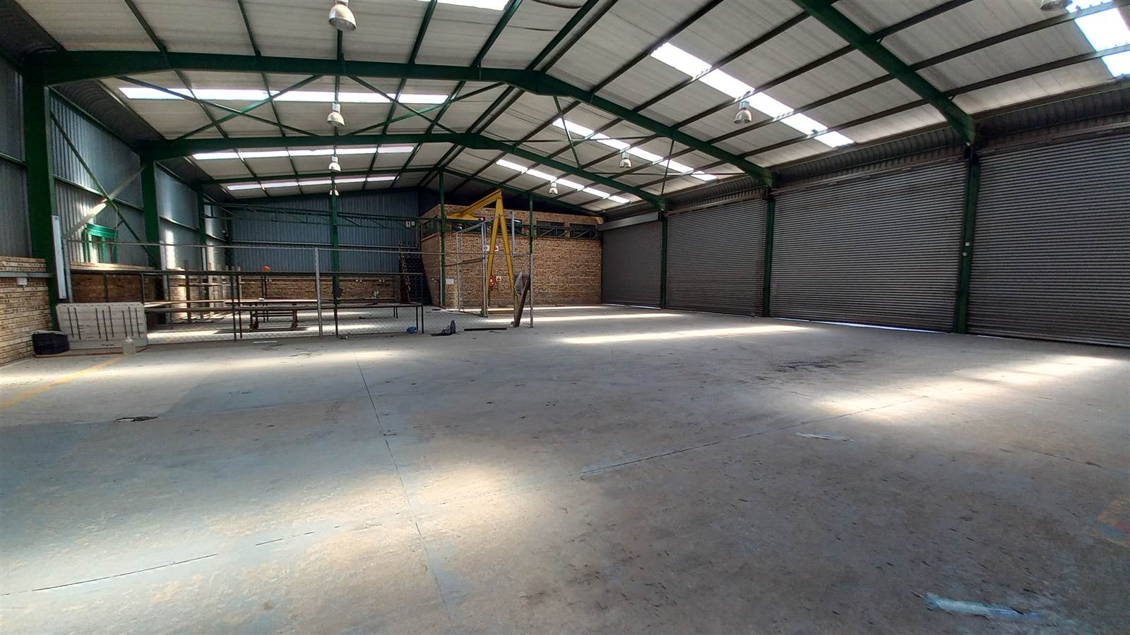 1688  m² Industrial space in Brentwood Park photo number 2